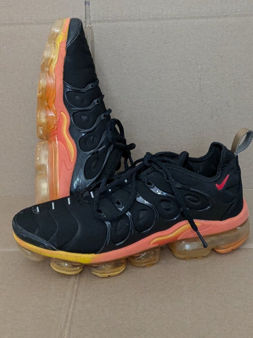 Nike Air VaporMax Plus TN Casual Shoes Mens Walking Shoes Black Orange Size 8 - Picture 2 of 16